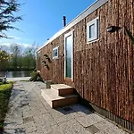 Chalet Het Waterchalet Op Monumentaal