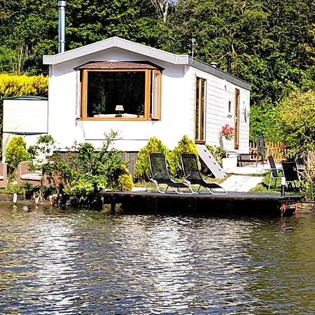 Het Witte Aan Het Water Monumentaal Chalet Ooltgensplaat