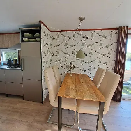 Het Waterchalet Op Monumentaal Chalet