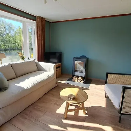 Chalet Het Waterchalet Op Monumentaal