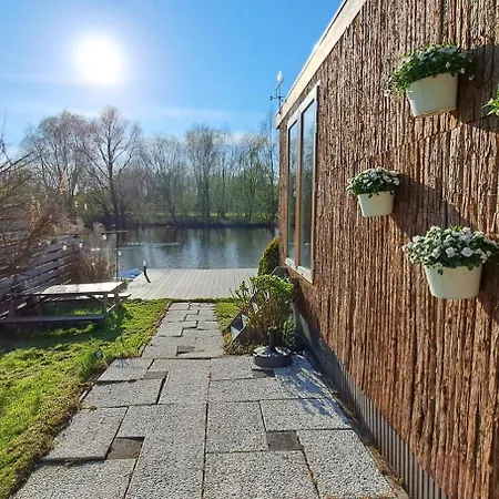 Het Witte Aan Het Water Monumentaal Chalet Ooltgensplaat