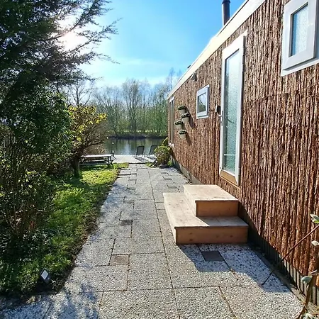 Het Waterchalet Op Monumentaal Fort Ooltgensplaat