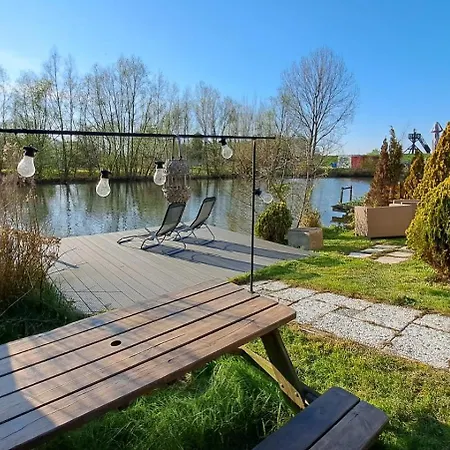 Het Waterchalet Op Monumentaal Fort Alpesi faház