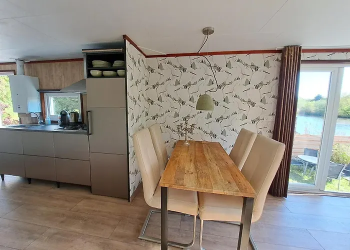 Het Waterchalet Op Monumentaal Fort Шале