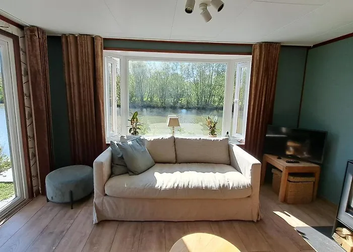 Chalé Het Witte Aan Het Water Monumentaal Ooltgensplaat