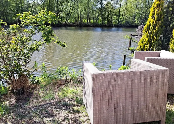 Het Witte Aan Het Water Monumentaal * Ooltgensplaat