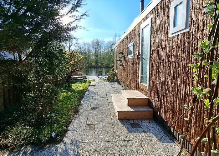 Het Waterchalet Op Monumentaal Fort Ooltgensplaat